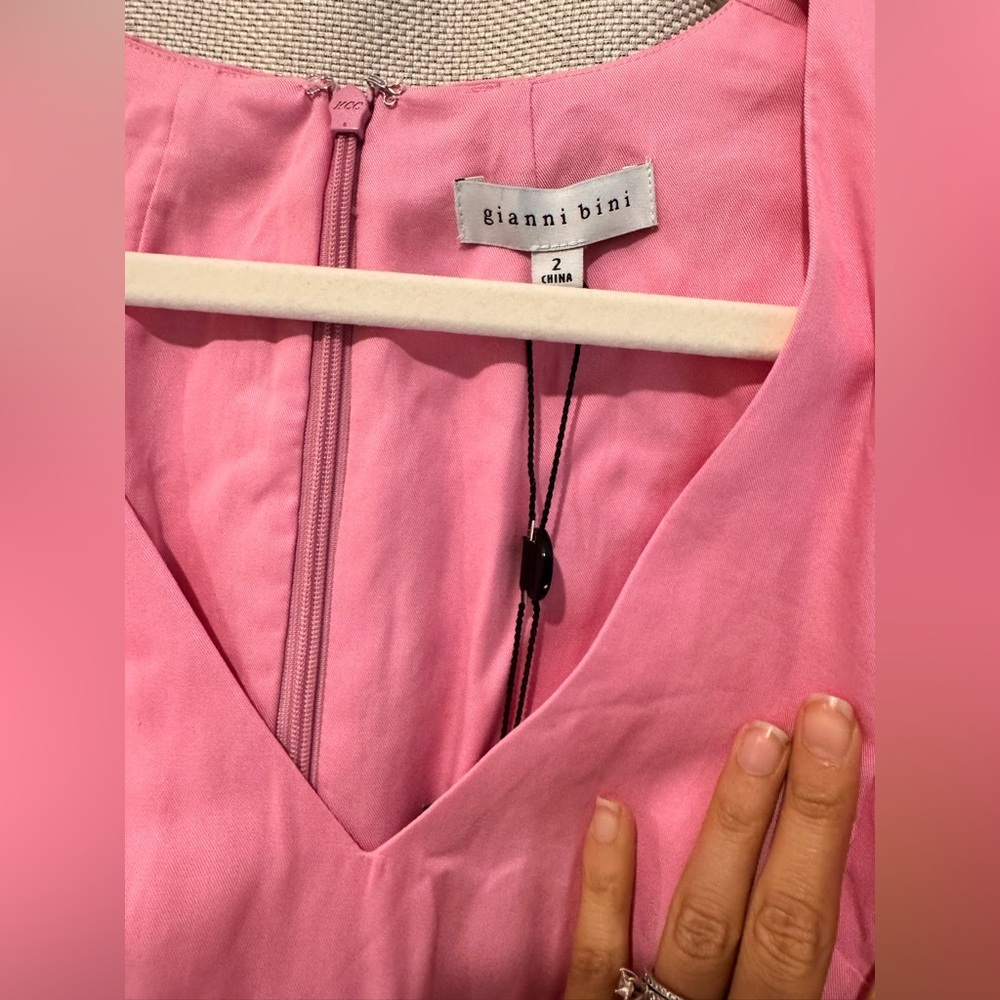 Gianni Bini Pink Romper NWT Size 2 Ruffle Sleeve V-Neck Flirty - Picture 3 of 8